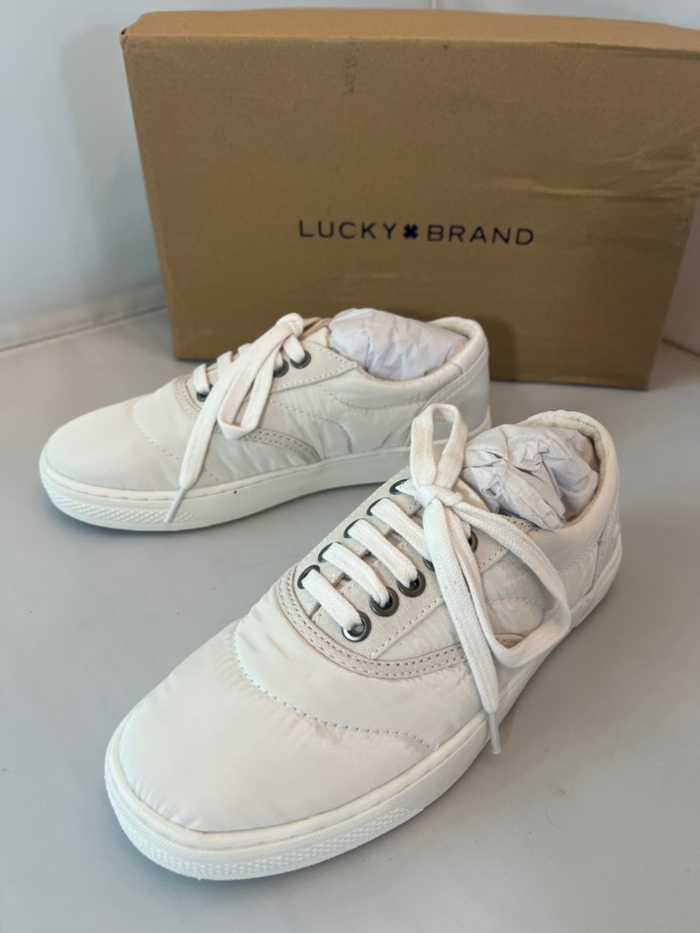 Lucky Brand Cream Quilted Low-Top Sneakers size 5.5. NIB.